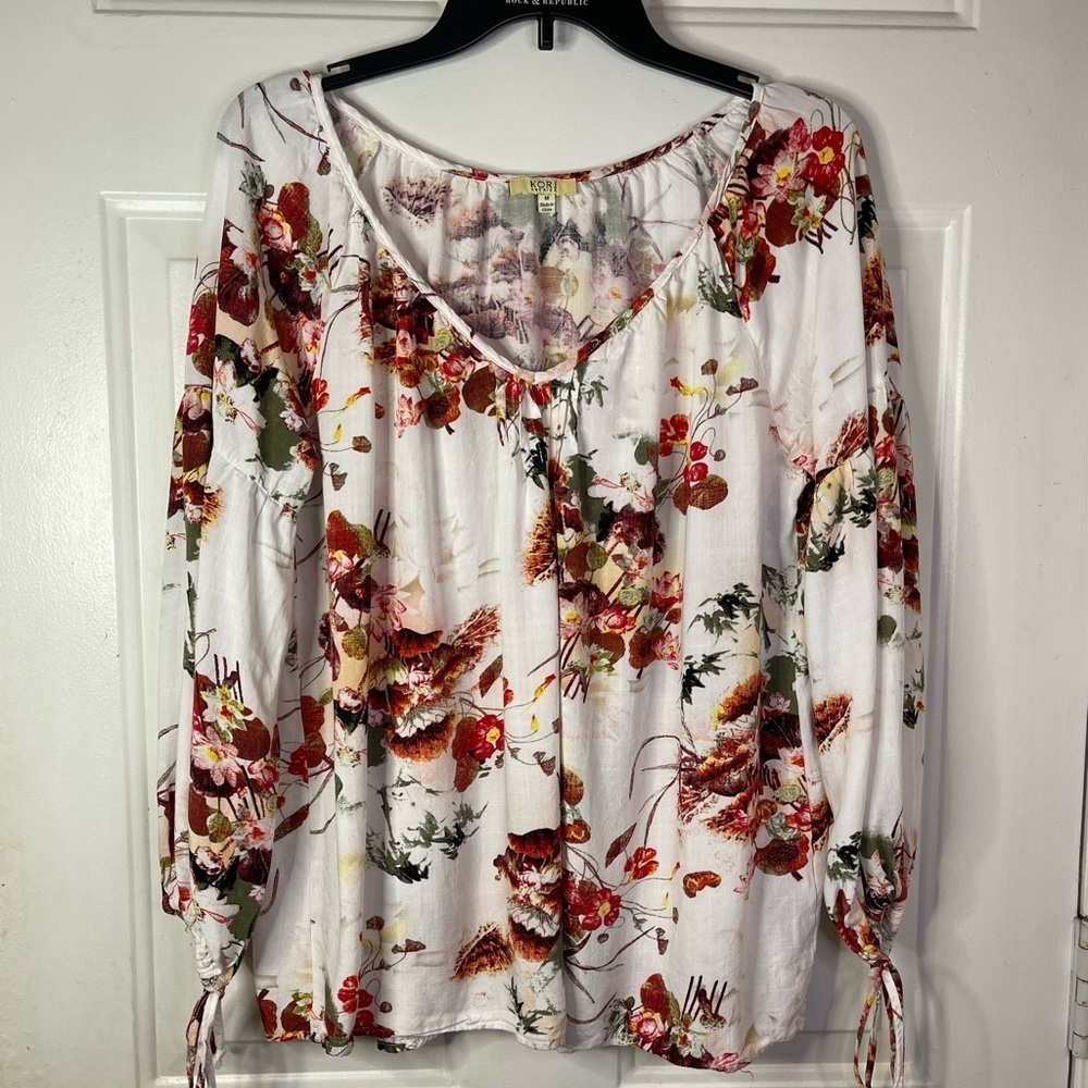 Kori America long sleeve Floral blouse ties on the‎ sleeves.